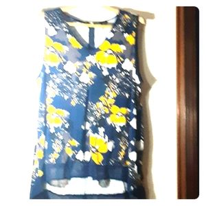 Ladies Lee brand sleeveless casual top